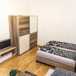 Gorgeous Flat Only 15 Min To Center , Vienna Austria